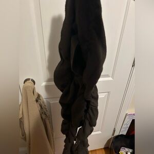 GUC Vera Wang ruffled scarf